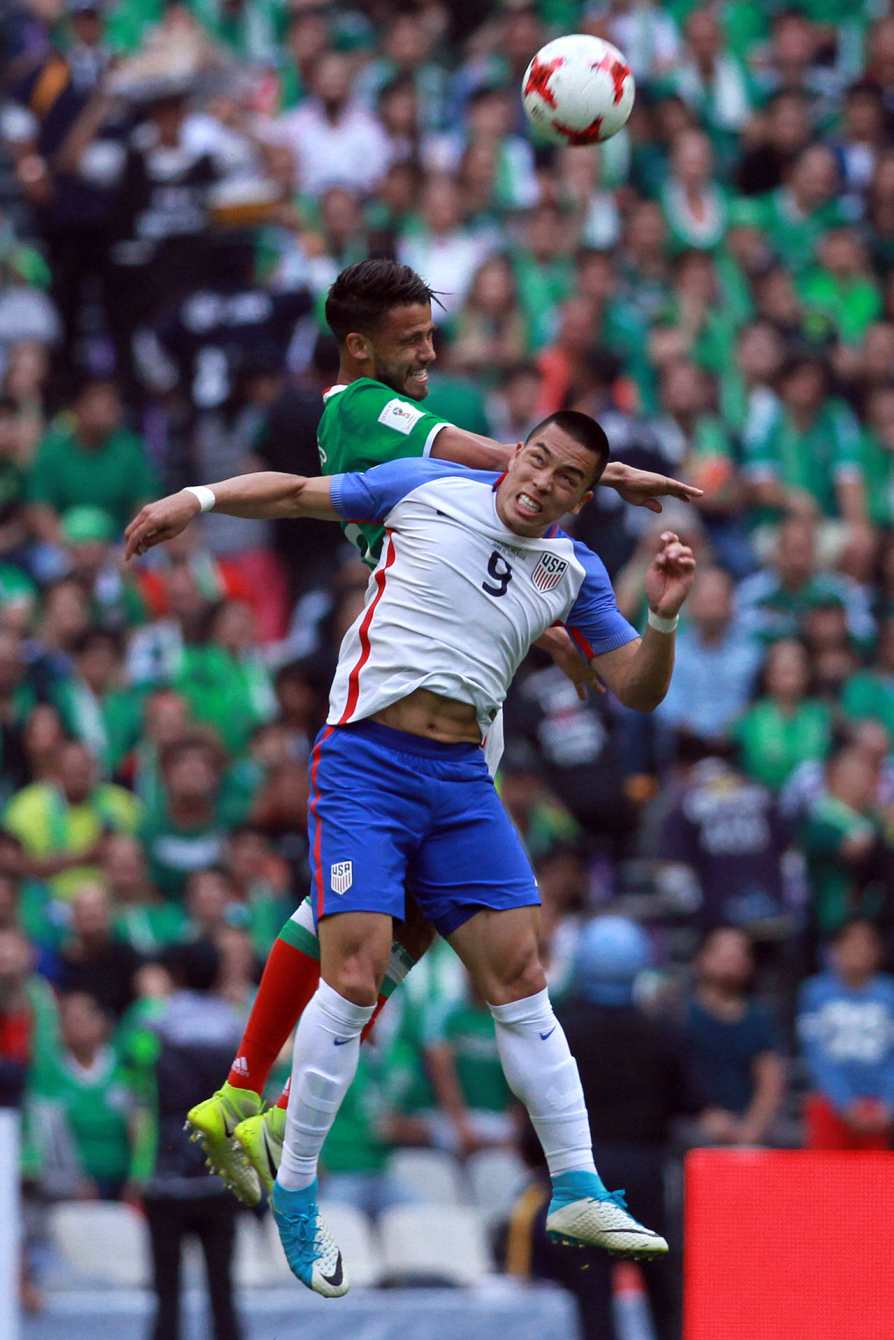 México y Estados Unidos empataron a un gol el domingo en el estadio Azteca. Partido de México es visto por millones