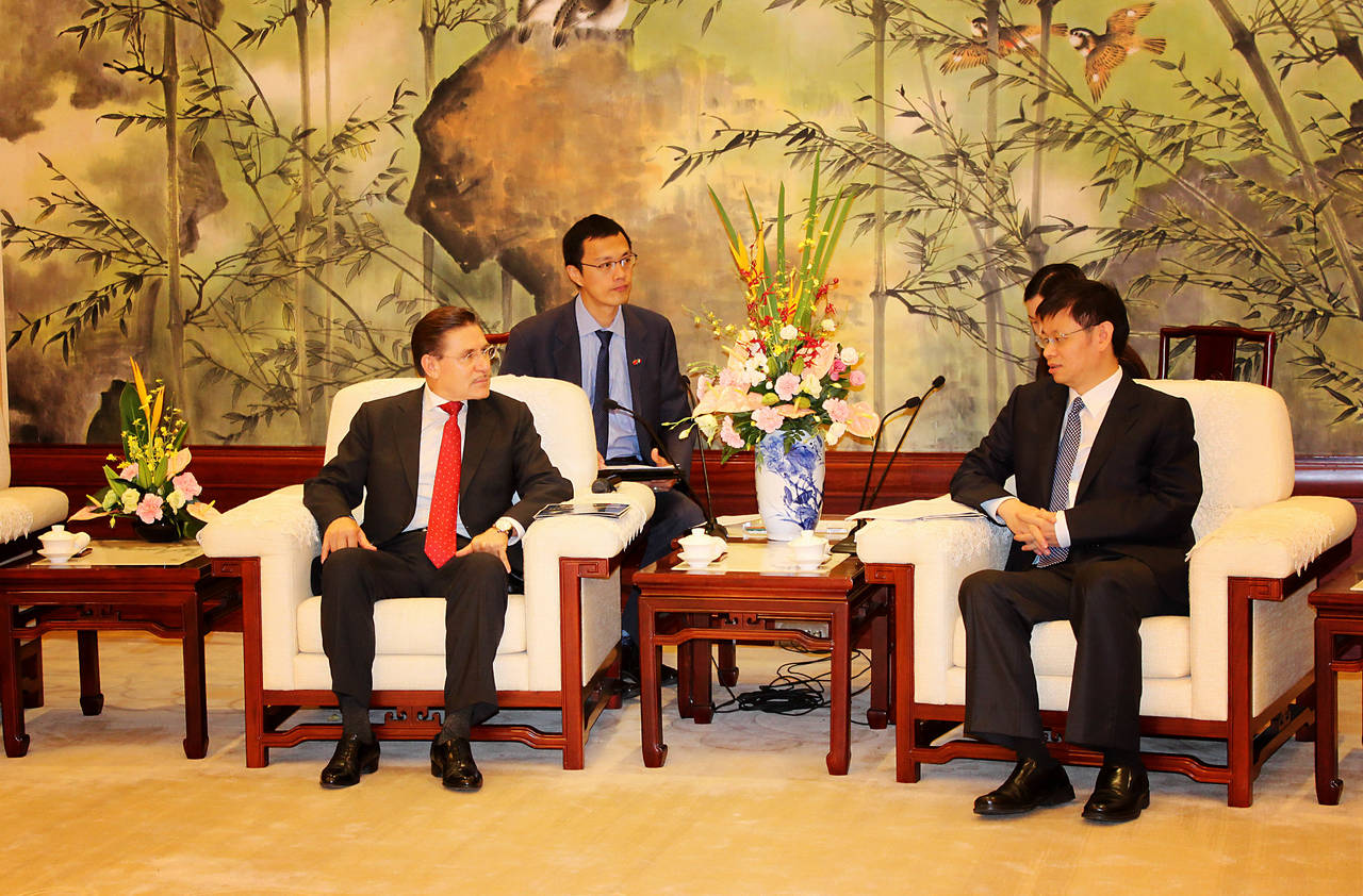 Reunión. El gobernador, José Rosas Aispuro inició su gira por Asia en una reunión con empresarios de Shanghai.