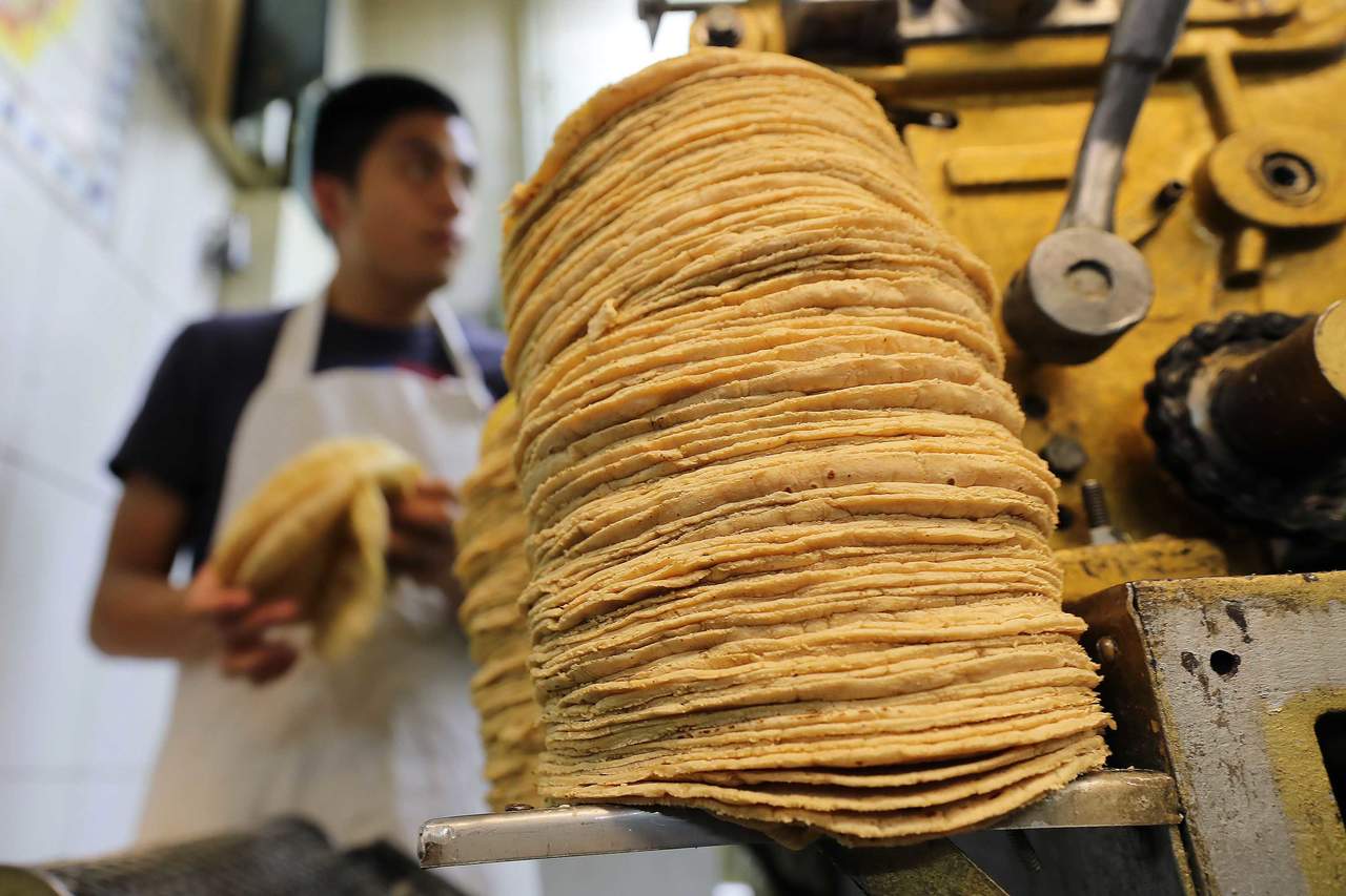 La tortilla podría considerarse, no solamente parte, sino fundamento de la gastronomía mexicana. (ARCHIVO)