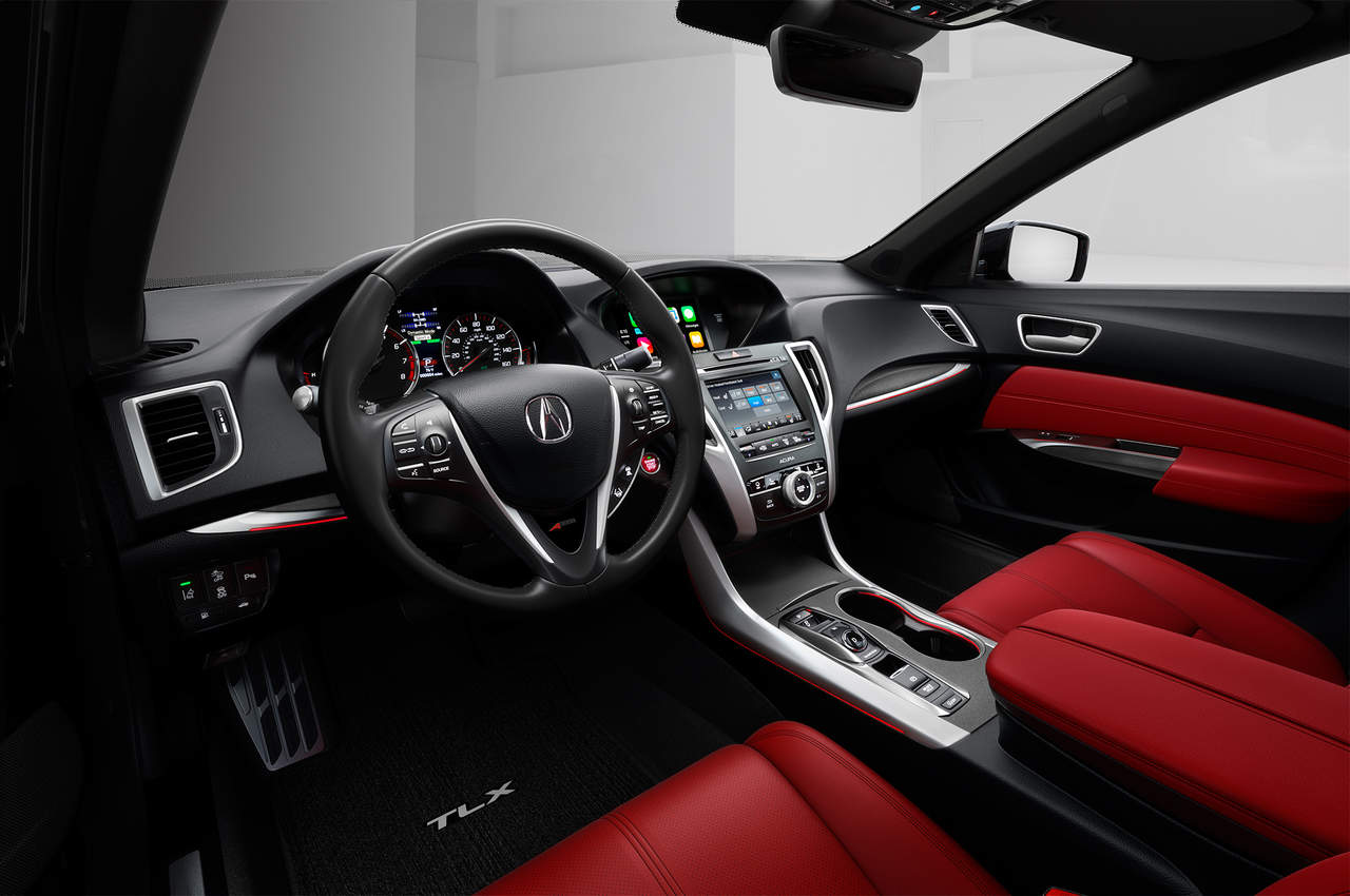 Primer nivel. El auto deportivo Acura TLX llega a México
con altas expectativas en el mercado de autos de lujo.