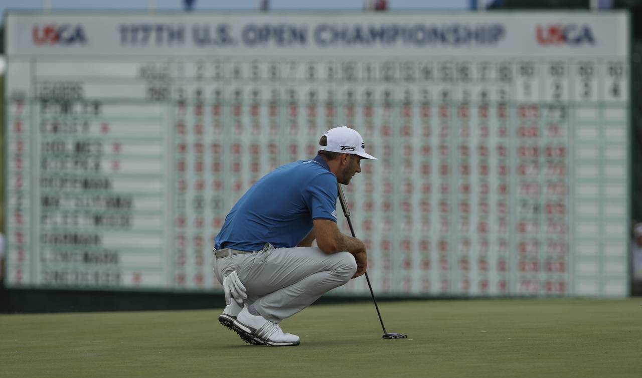 El número uno del ránking de la PGA, Dustin Johnson (foto), así como Rory McIlroy (2) y Jason Day (3), quedaron fuera del US Open.