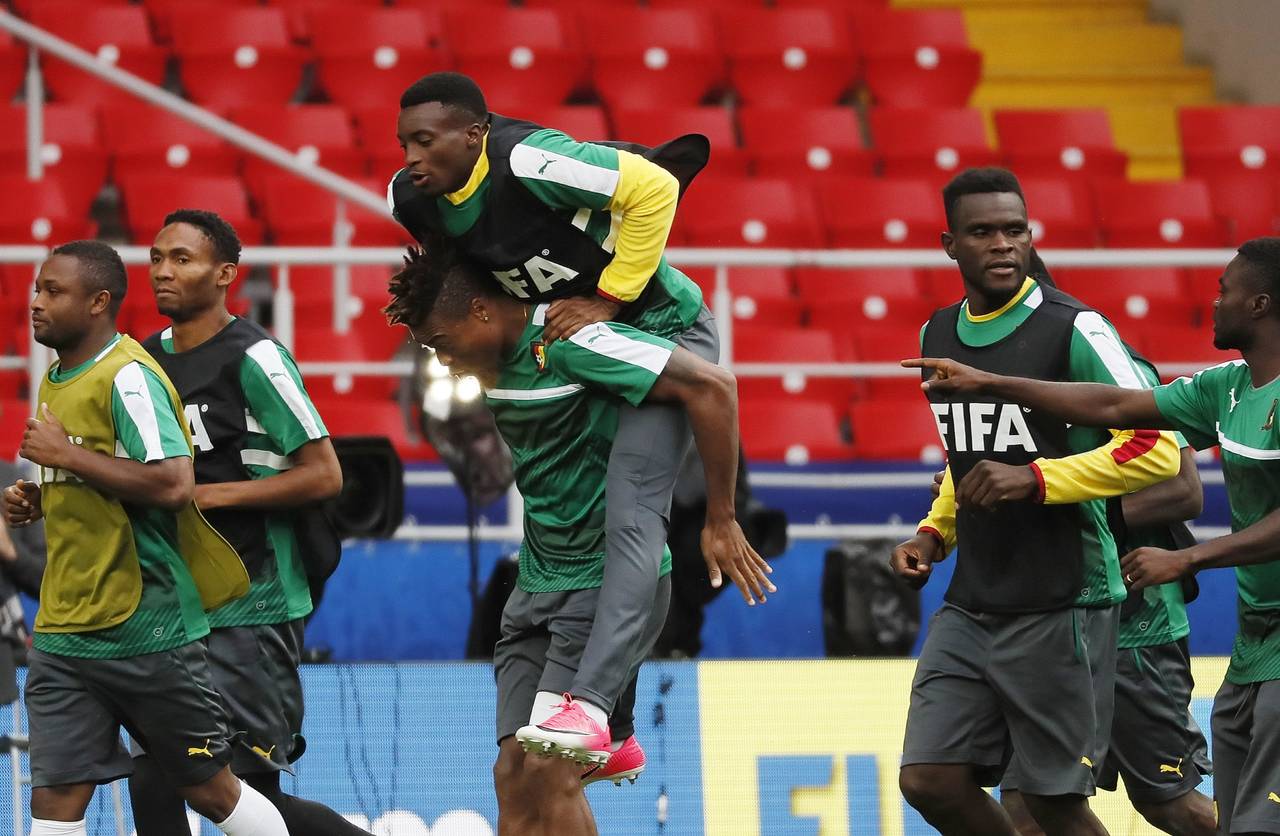 Camerún llega a Rusia como una gran incógnita: sin figuras de renombre. Ayer realizaron su último entrenamiento. (AP)