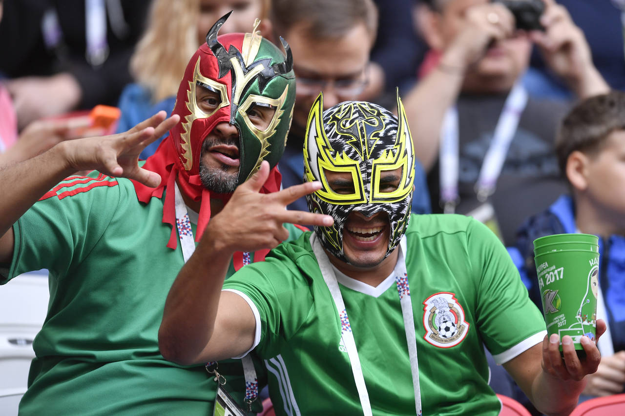 Aficionados mexicanos se comportaron ante la amenaza de la FIFA de suspender el encuentro. Casi erradican grito homofóbico