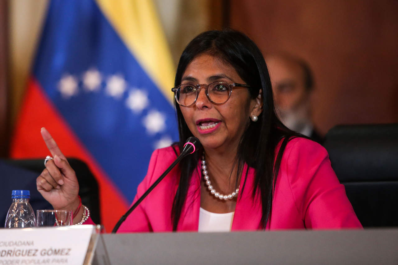 Rodríguez llegó hoy a Cancún para 'defender' a su país de lo que considera un 'plan intervencionista' liderado por Estados Unidos y ejecutado por Gobiernos 'de la derecha' en la OEA. (ARCHIVO)