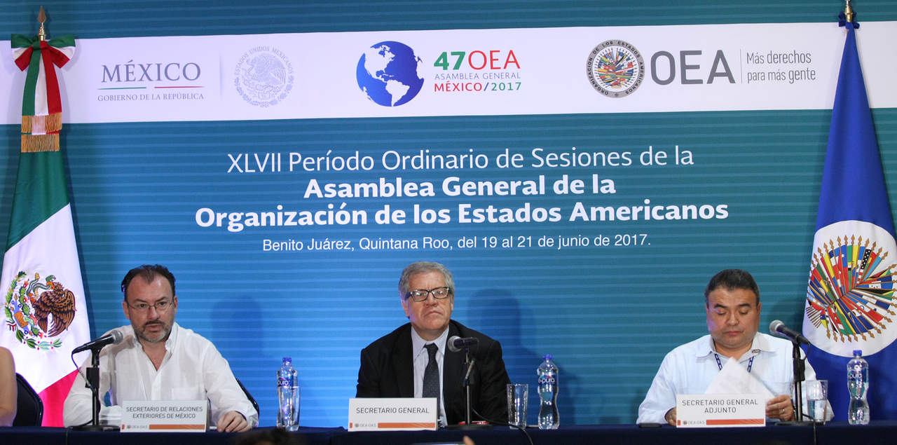 En conferencia de prensa, Luis Almagro habló del encuentro con líderes de partidos. (NOTIMEX)