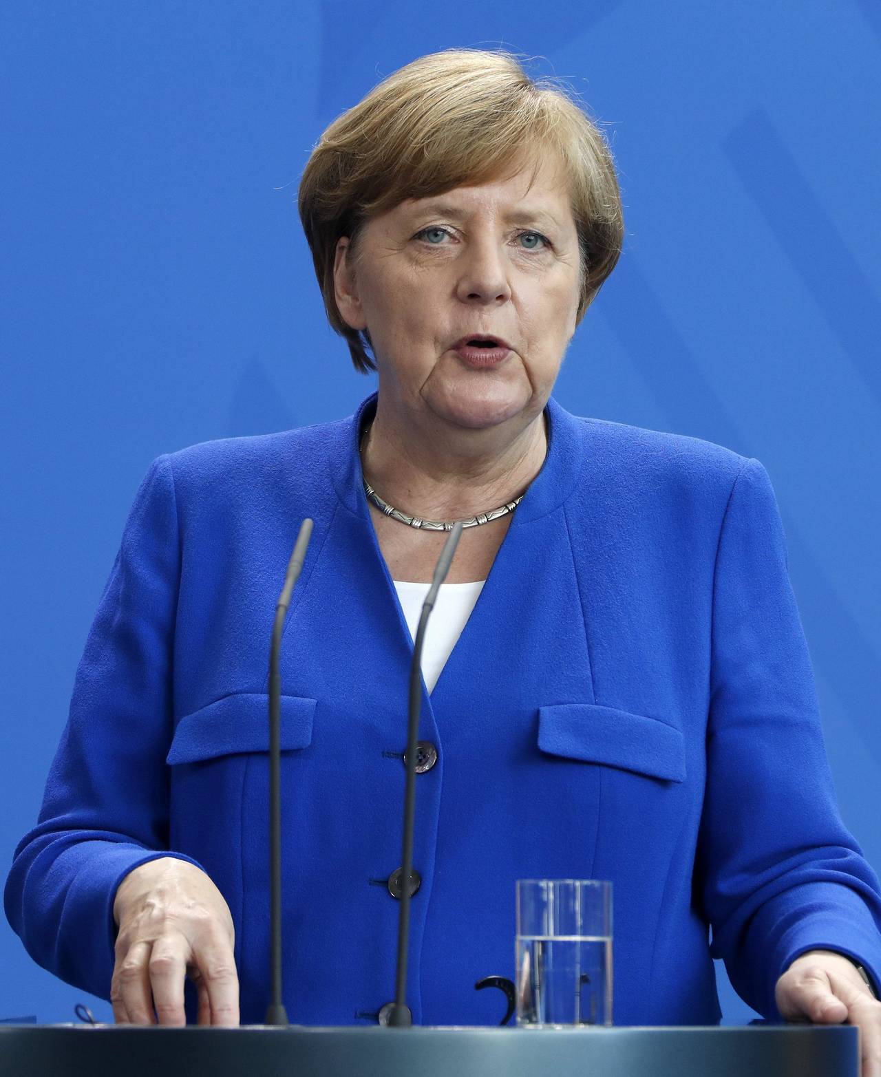 Petición. Ángela Merkel pidió protestas pacíficas.