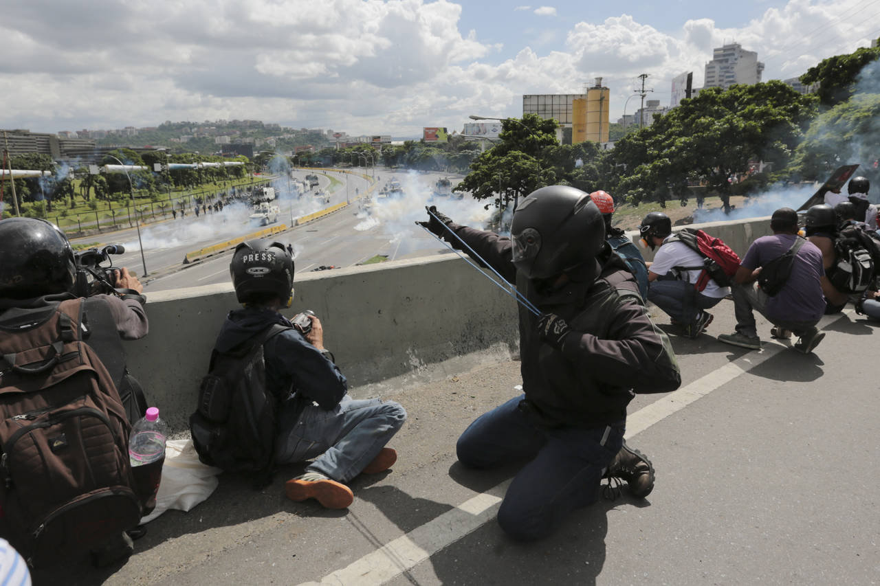 Reporte. Autoridades venezolanas confirmaron la muerte de un joven de 17 años, que recibió un balazo en una manifestación.