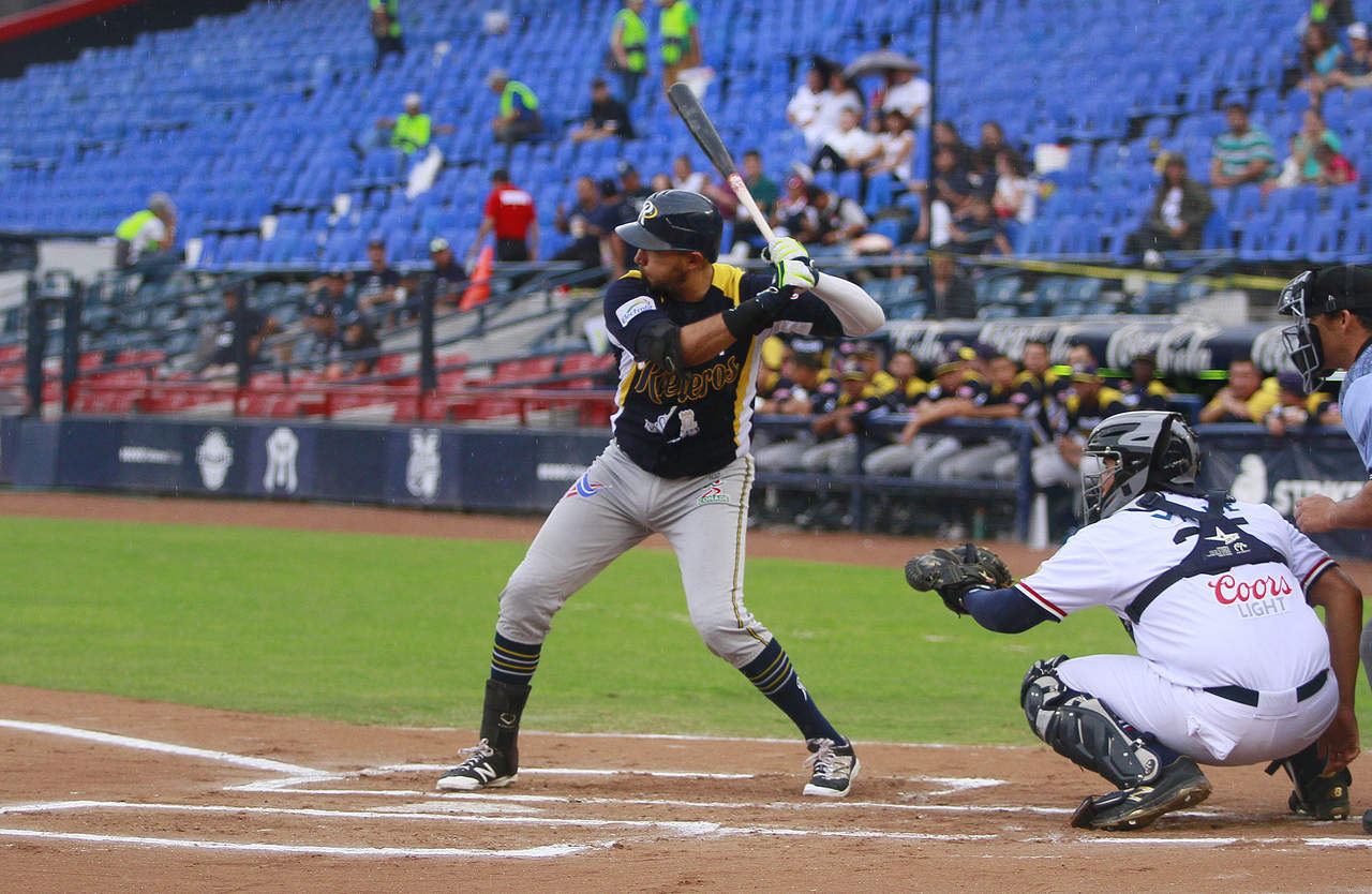 El beisbolista 'Jesse' Castillo aprovecha los reflectores