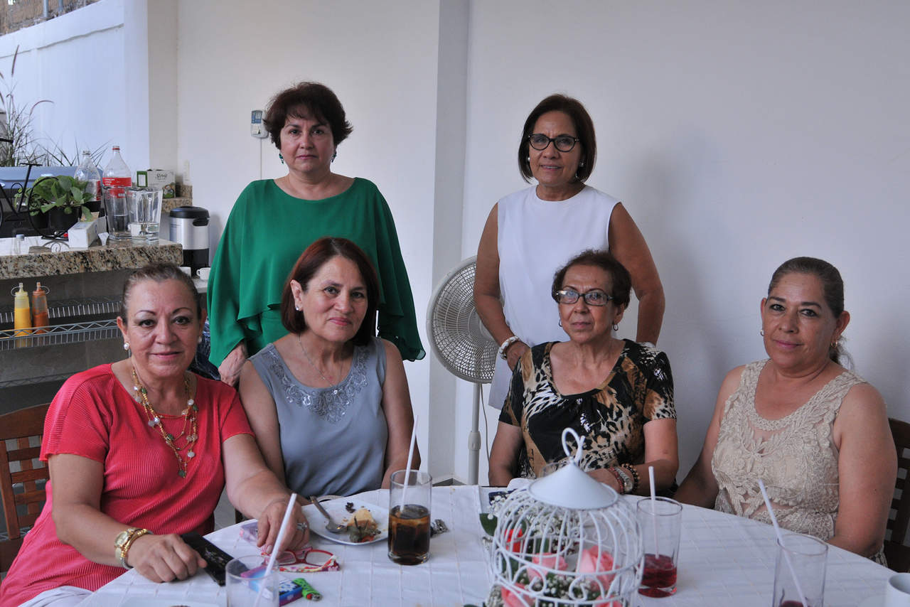 Coco, Josefina, Martha, Graciela, Lupita y Evelia