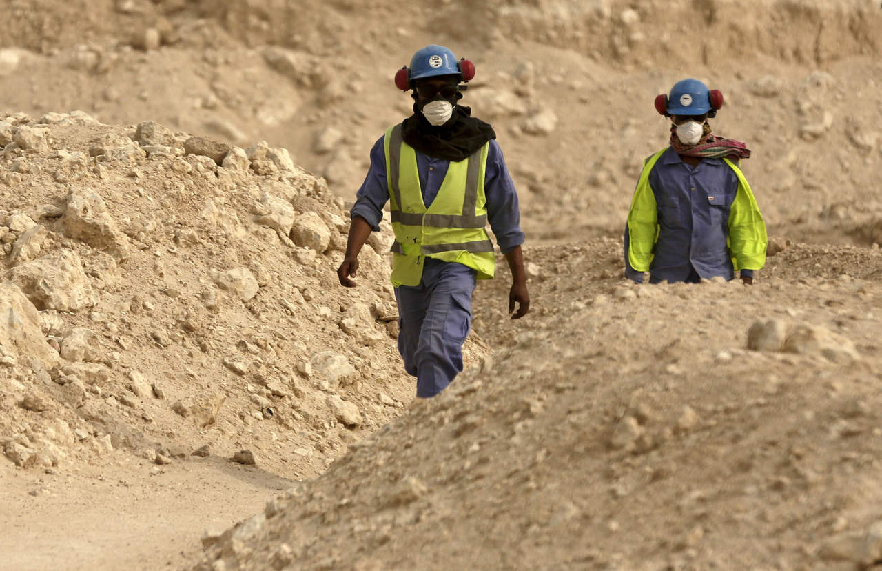 Muerte de obrero revela fallas para Mundial en Catar