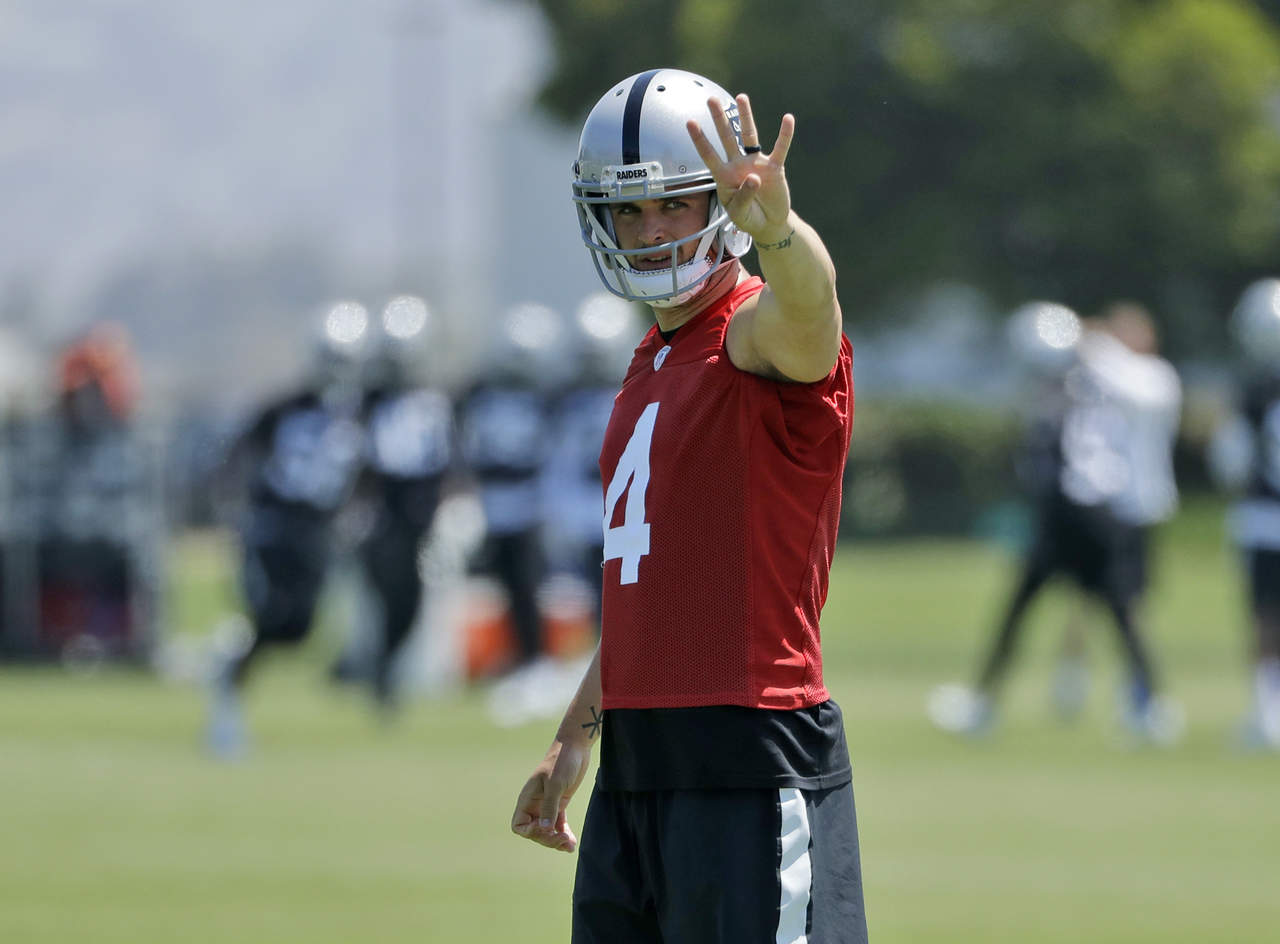 El quarterback de 26 años ha transformado a los Raiders de un eterno perdedor a un serio contendiente tras ser reclutado en la segunda ronda del draft de 2014.