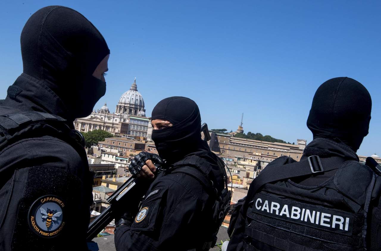 En el opertivo participaron agentes de los carabineros, así como efectivos del núcleo de la policía tributaria de Roma. (ARCHIVO)

