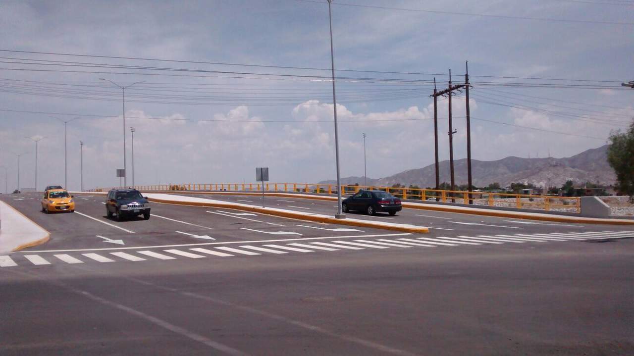 A las dos de la tarde quedó finalmente abierto a la circulación el puente vehicular Carlos Herrera-Falcón. (EL SIGLO DE TORREÓN)