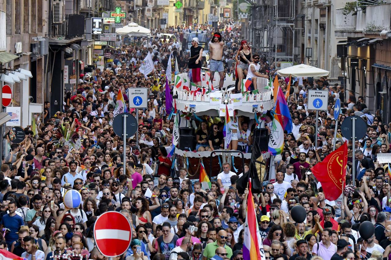 En las calles. En Europa hubo desfiles en ciudades italianas como Milán y Nápoles.