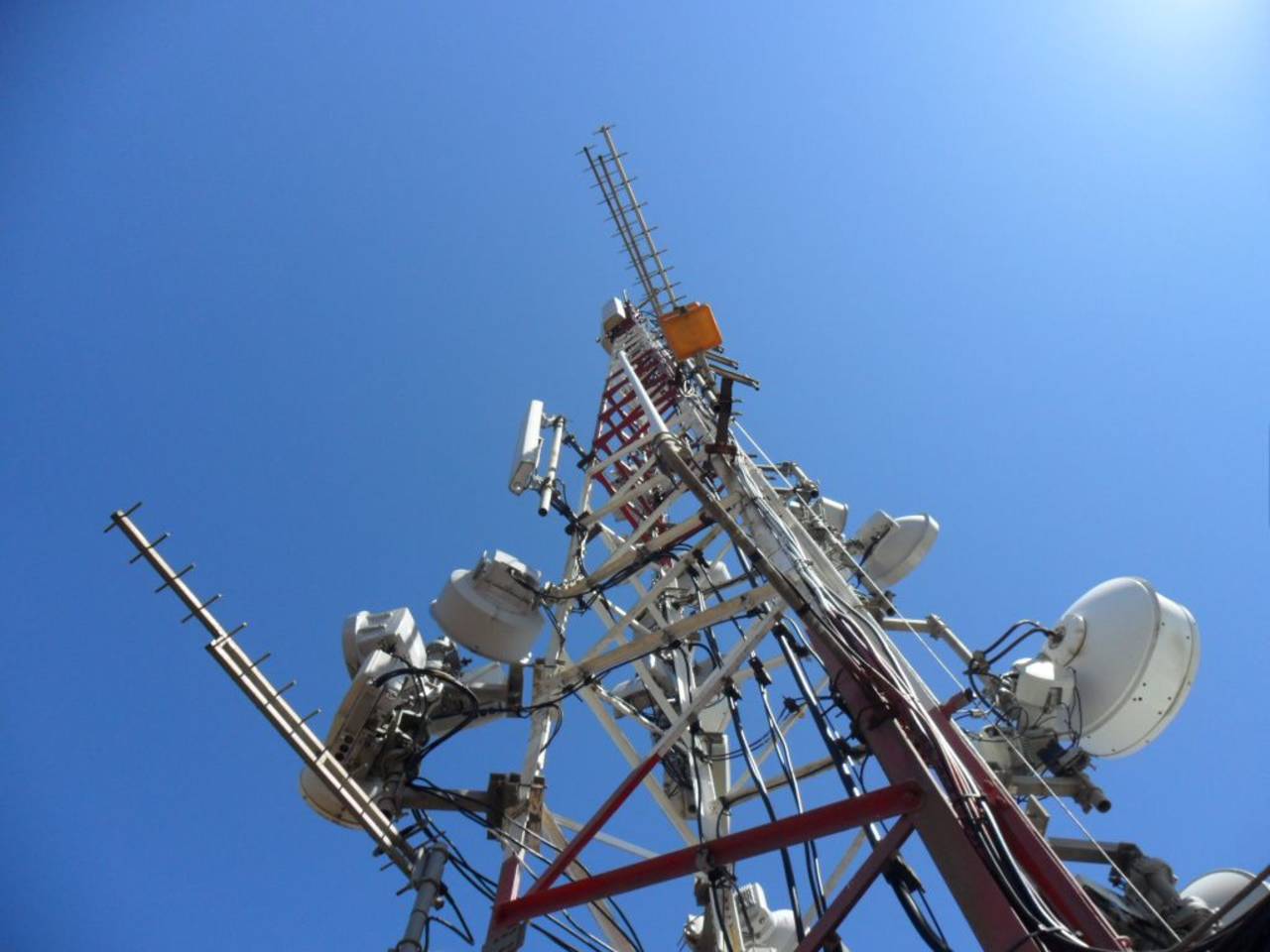 Antenas. El Municipio tiene un déficit en señal de radiocomunicación, requiere al menos la instalación de 30 antenas.