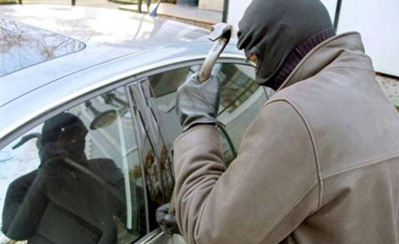 Más caro. El aumento en robos de autos tiene muy preocupados a las aseguradoras del país.