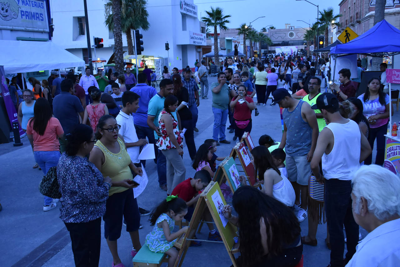 Éxito. Responden gomezpalatinos a la segunda edición de este programa cultural en el Paseo Independencia.