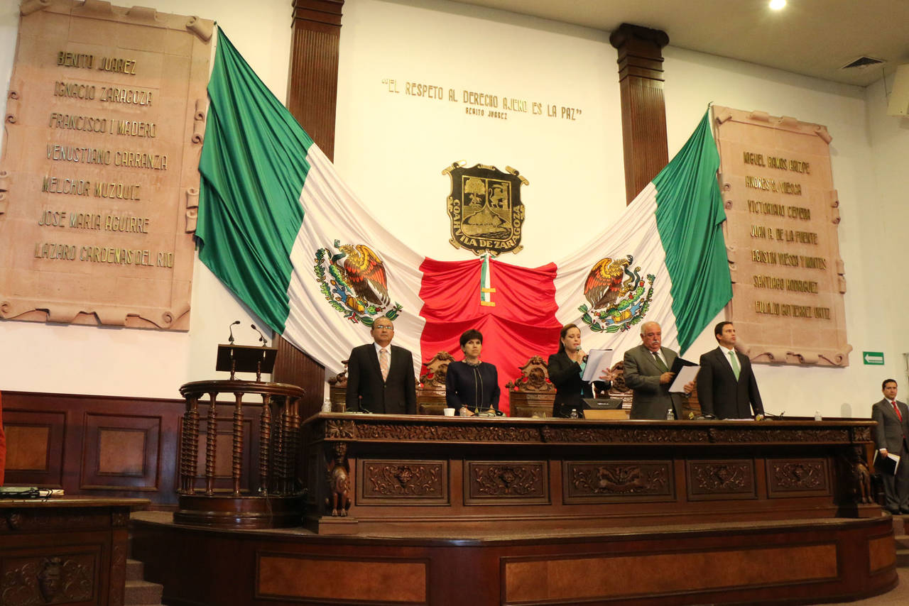 Asistencias. Los legisladores de Coahuila acudieron a 89 sesiones de pleno; en Durango a 112.