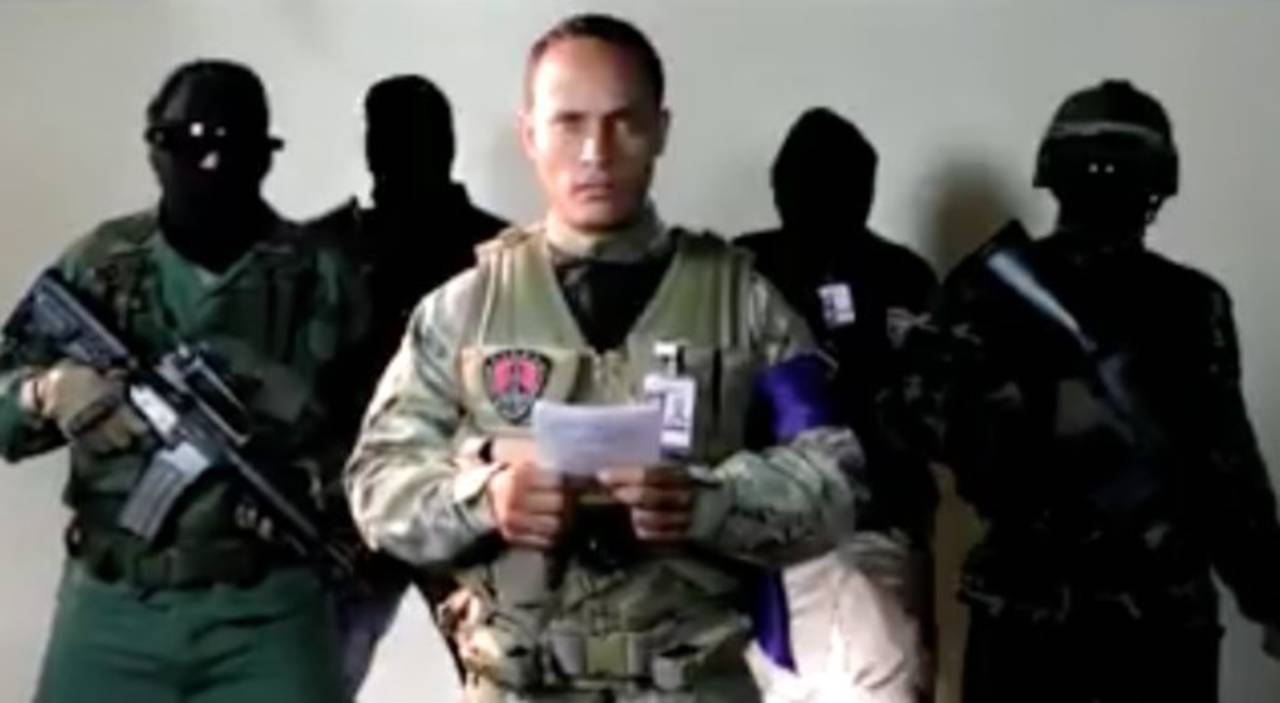 Llamado. El piloto señaló que busca que los venezolanos se reencuentren 'como hermanos' con las fuerzas armadas.