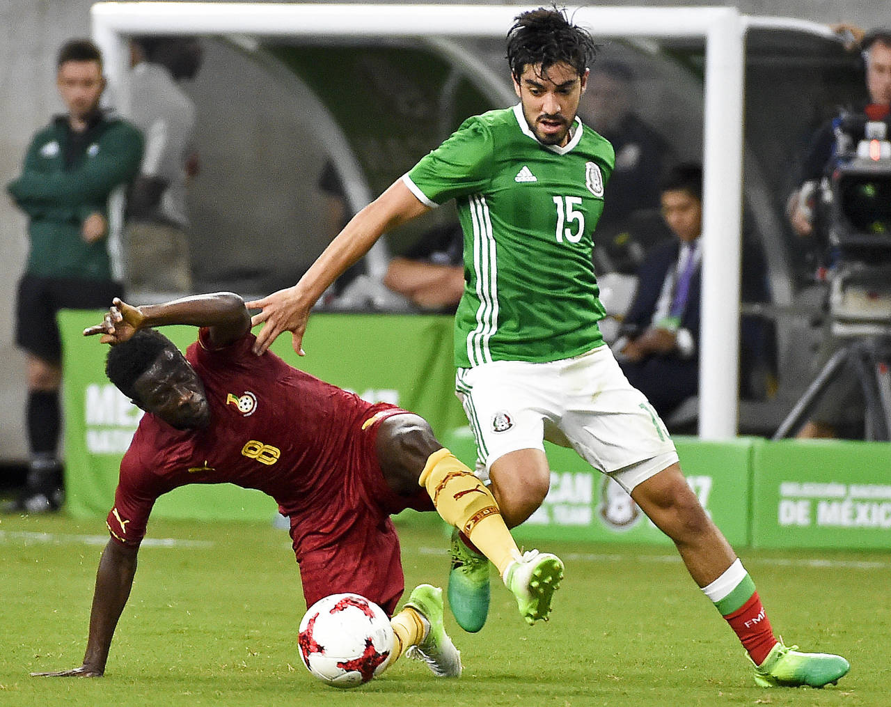 La Selección Mexicana tuvo un difícil partido frente a Ghana a la que derrotó 1-0 en Houston. (AP)