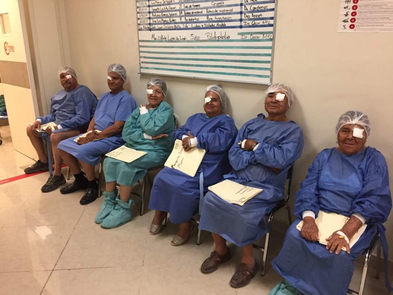 Las operaciones iniciaron el domingo 25 de junio en el Hospital General de Torreón, que prestó sus quirófanos para las intervenciones, en total fueron 50 pacientes los que se sometieron a la cirugía a diario. (EL SIGLO DE TORREÓN)