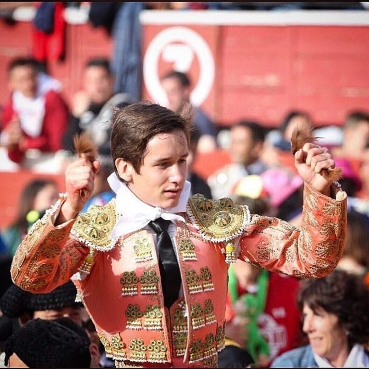 En apenas su segunda actuación como novillero en la Madre Patria, el alumno de la Academia de Cultura Taurina del Coliseo Centenario de Torreón logró una muy buena actuación. (ESPECIAL)