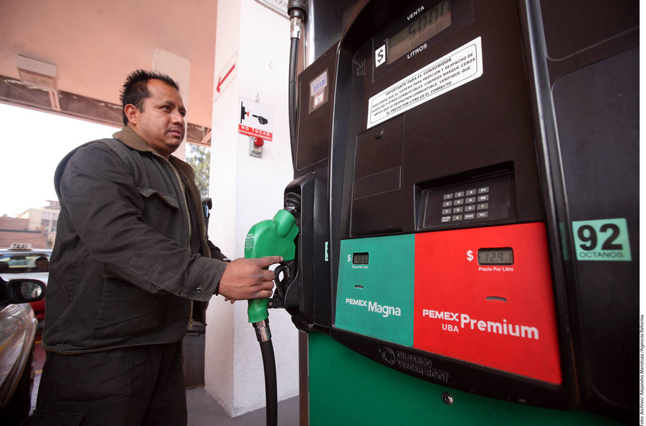 Medida. La gasolina Magna tendrá un subsidio de 0.654 pesos por litro, mientras que la Premium se mantiene sin estímulo. 