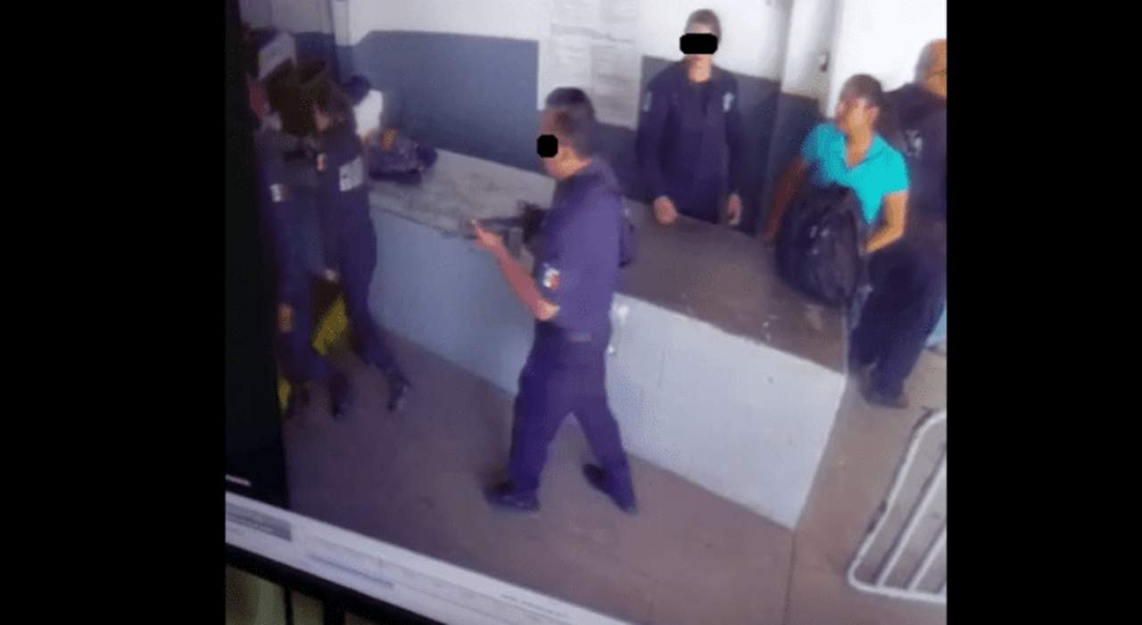 El jefe de la Policía Estatal Preventiva con varios elementos, ingreso al penal y amago a custodios y visitadores.(ESPECIAL)