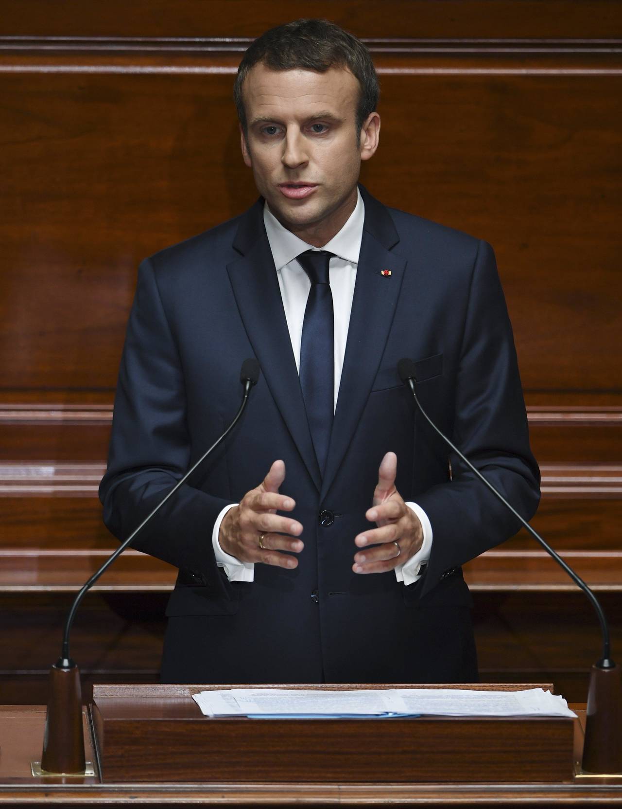 Un Parlamento menos numeroso,  pero con medios reforzados, es donde el trabajo es más fluido”. EMMANUELE MACRON Presidente de Francia