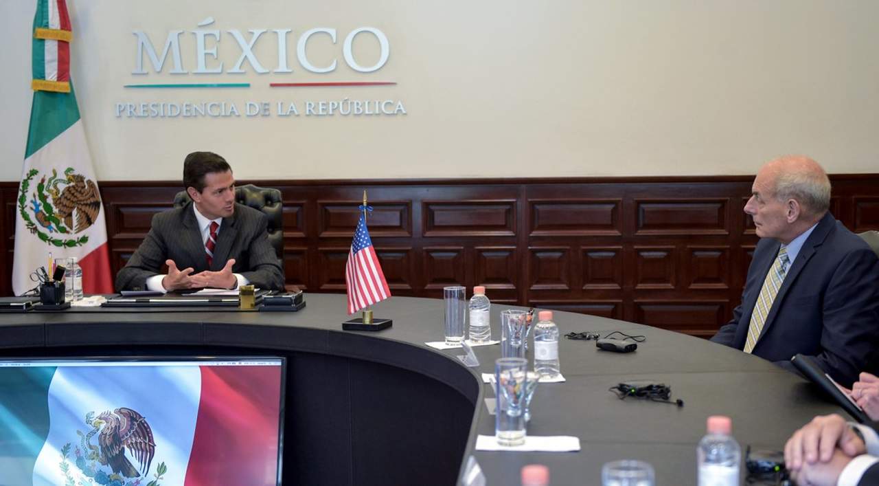Peña Nieto resaltó la importancia de continuar trabajando con el país vecino del norte para seguir impulsando medidas que promuevan el flujo eficiente y ordenado de bienes y personas a lo largo de la frontera entre las dos naciones. (TWITTER)