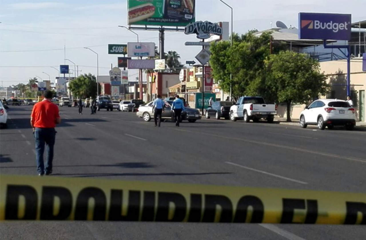 
Los hechos ocurrieron a las 17:20 horas en la calle Miguel Alemán, entre Náinari y Morelos. (TWITTER)