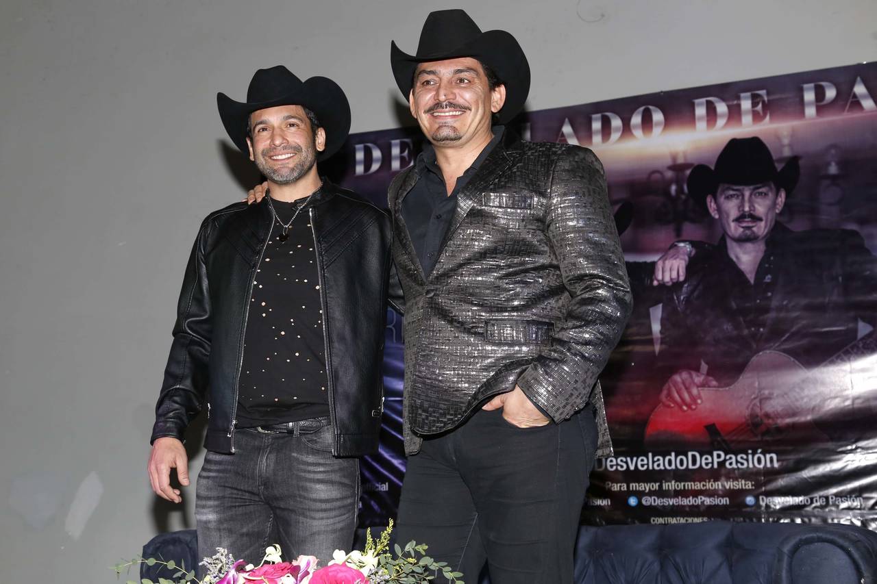 Una gran amistad. José Manuel y Bobby compartirán escenario en una gira que esperan llevar a todo México y Estados Unidos, el cual lleva por título Desvelado de Pasión. (EL UNIVERSAL)