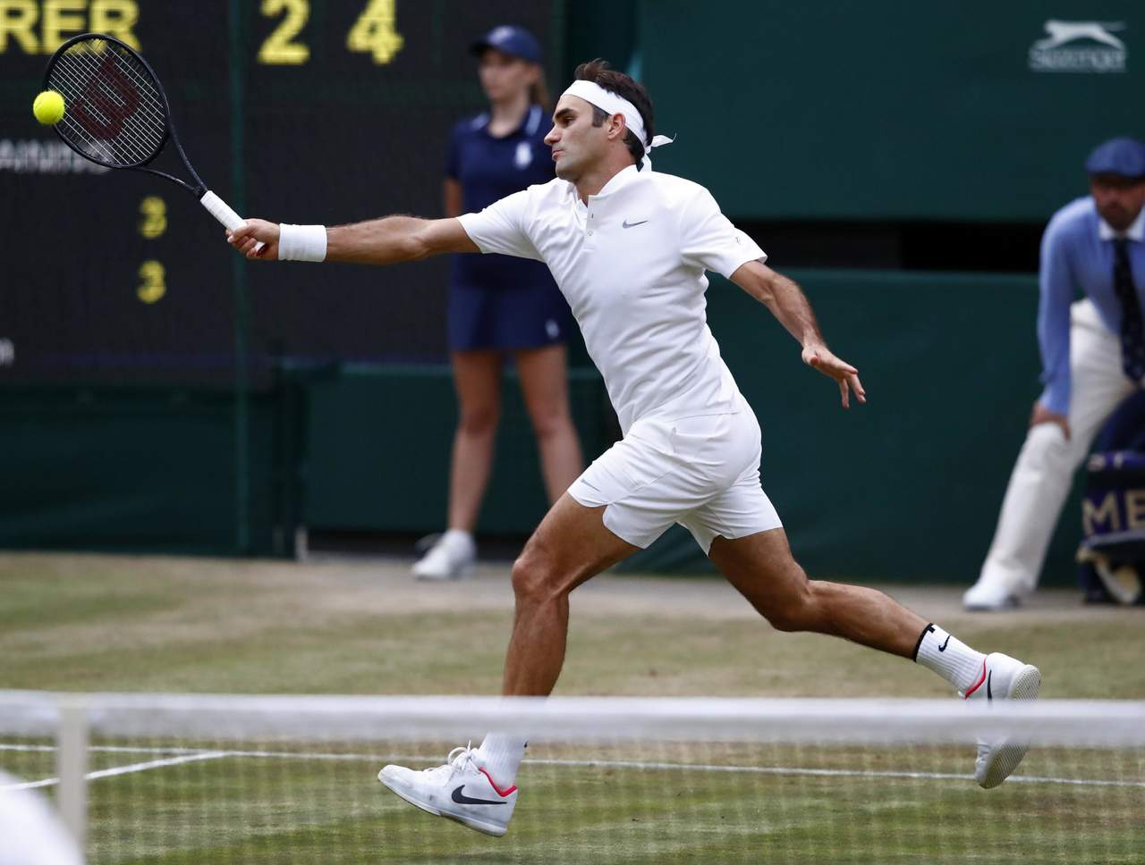 Roger Federer derrotó 7-6 (3), 6-4 y 6-4 a Mischa Zverev. (EFE)