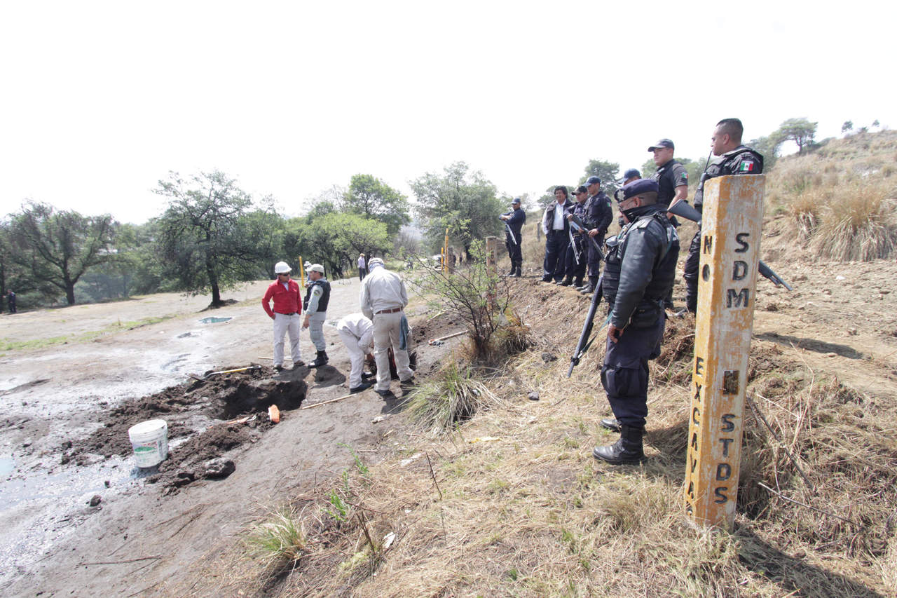Detalla que personal de la Policía Federal se trasladaban por la carretera 2270 Saltillo – Monterrey, donde encontraron un vehículo tipo tanque en aparente estado de abandono. (ARCHIVO)