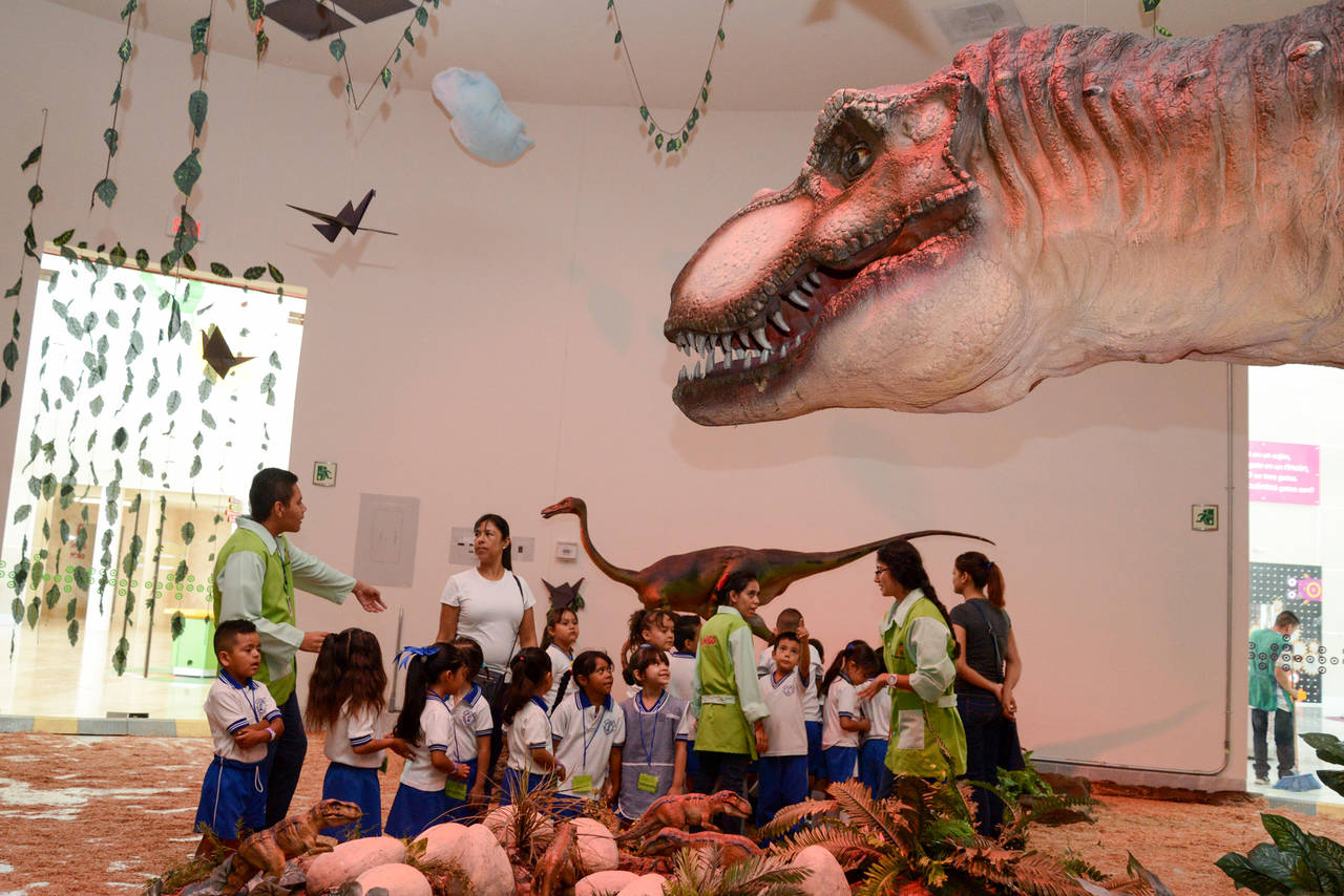 Impresionante. Dinosaurios a escala real forman parte de la exposición temporal Aventura T-Rex. 
