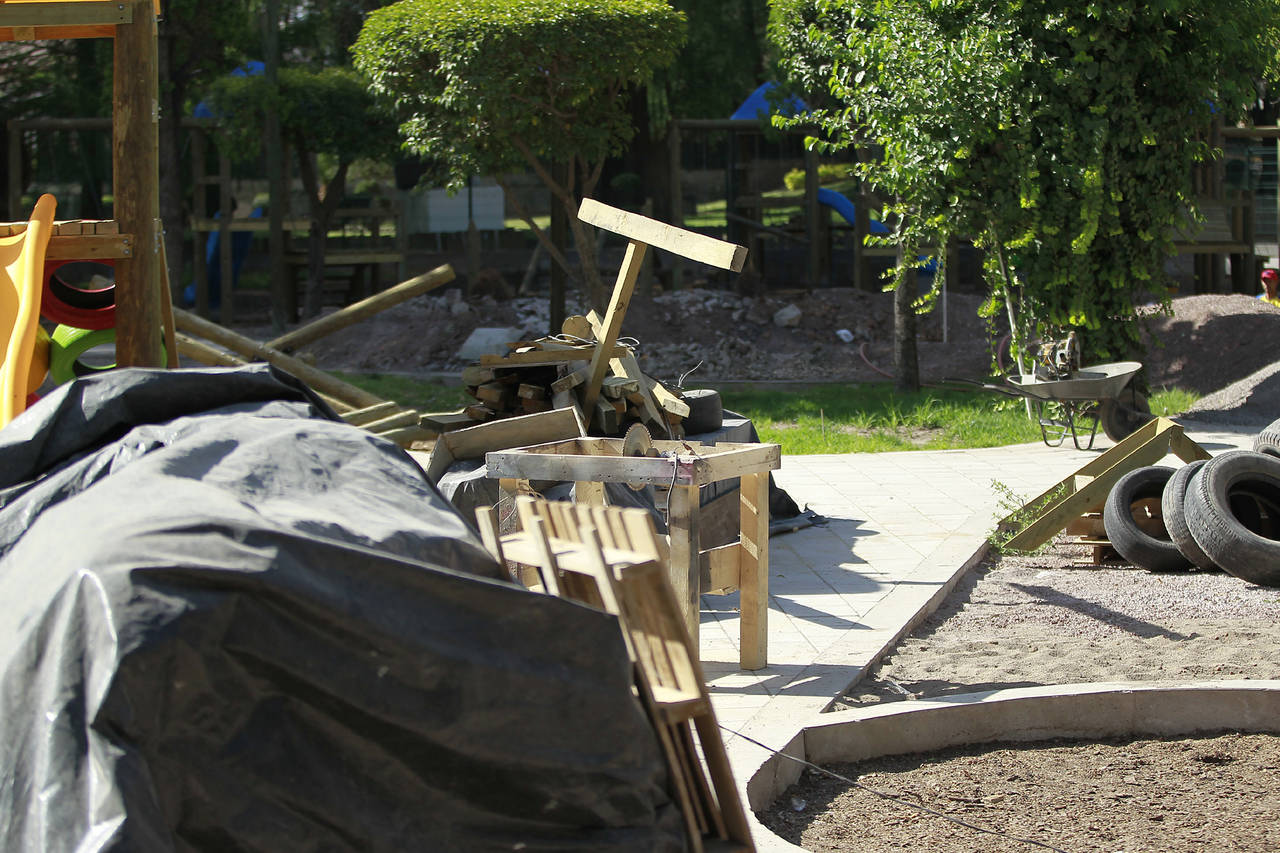 Obra. Los ciudadanos siguen sin poder utilizar el área de juegos del Parque Guadiana ya que sigue en curso la obra. 