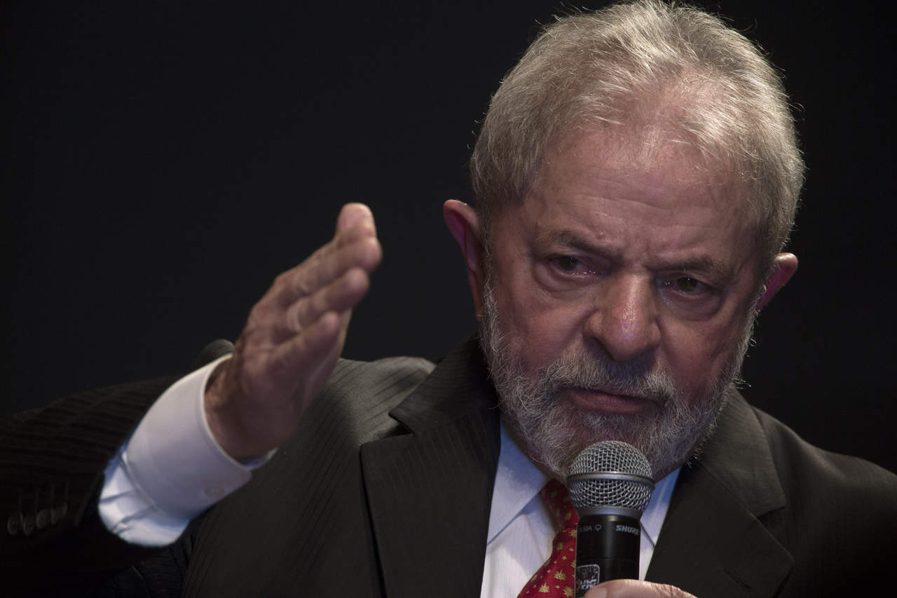 Lula fue condenado hoy en primera instancia a nueve años y seis meses de prisión por el juez federal Sergio Moro por un asunto de corrupción asociado a la red que operó en la estatal Petrobras. (ARCHIVO)