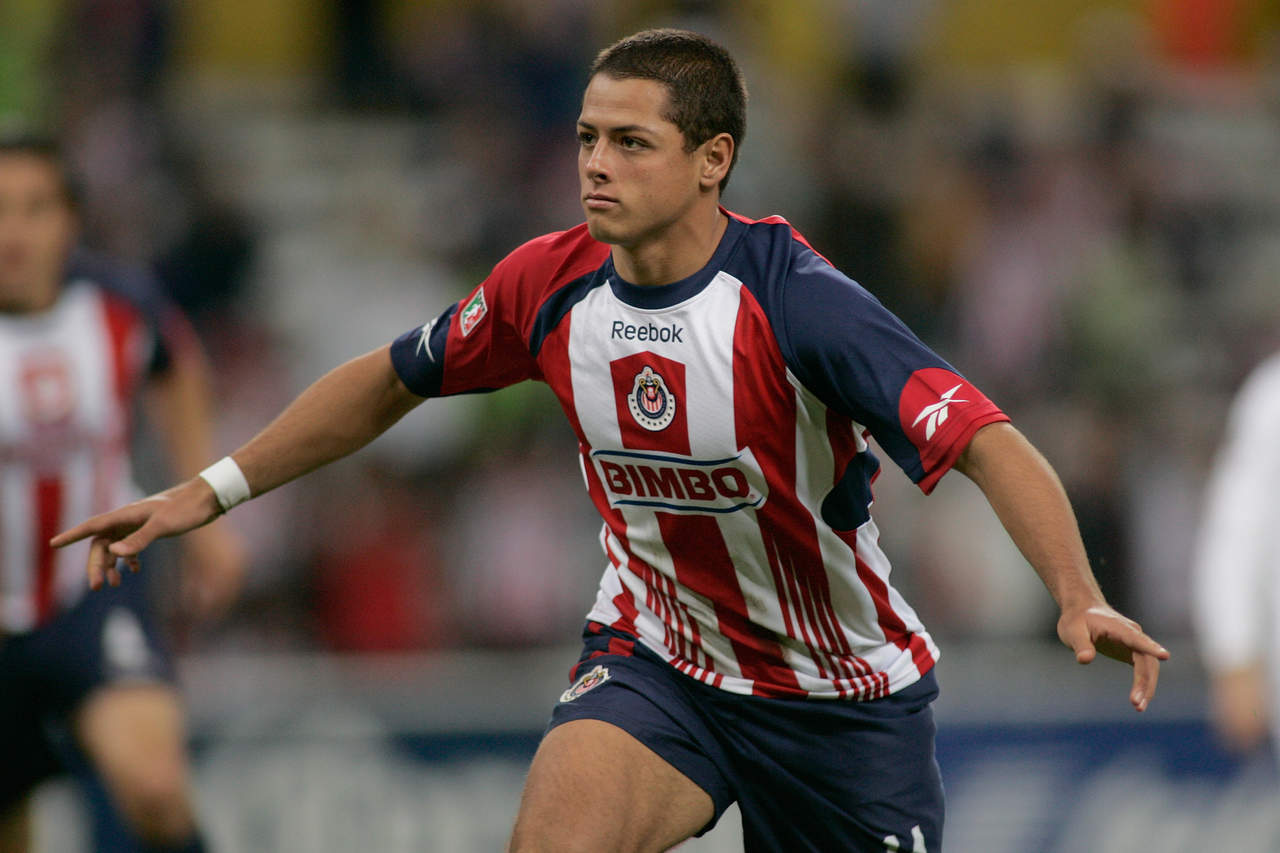 Javier “Chicharito” Hernández debutó con las Chivas Rayadas de Guadalajara en el 2006. (Archivo)
