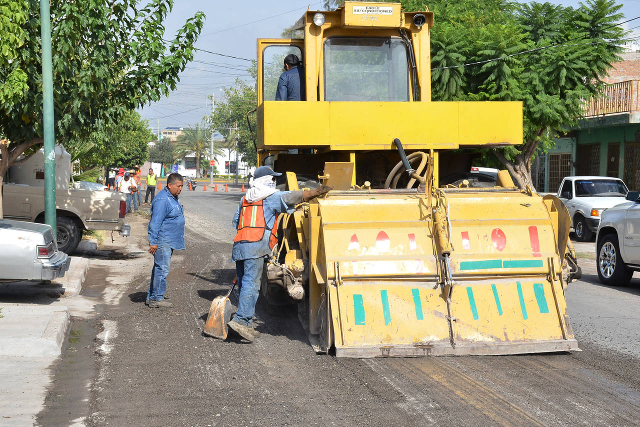 Avances. La meta para este año es rehabilitar un millón de metros cuadrados de pavimento en Torreón por parte del SIMV. (FERNANDO COMPEÁN)