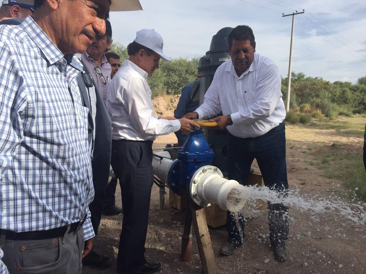 En el evento estuvieron presentes el gobernador de Durango José Rosas Aispuro y el alcalde de Tlahualilo Sergio Nevárez Nava. (EL SIGLO DE TORREÓN)