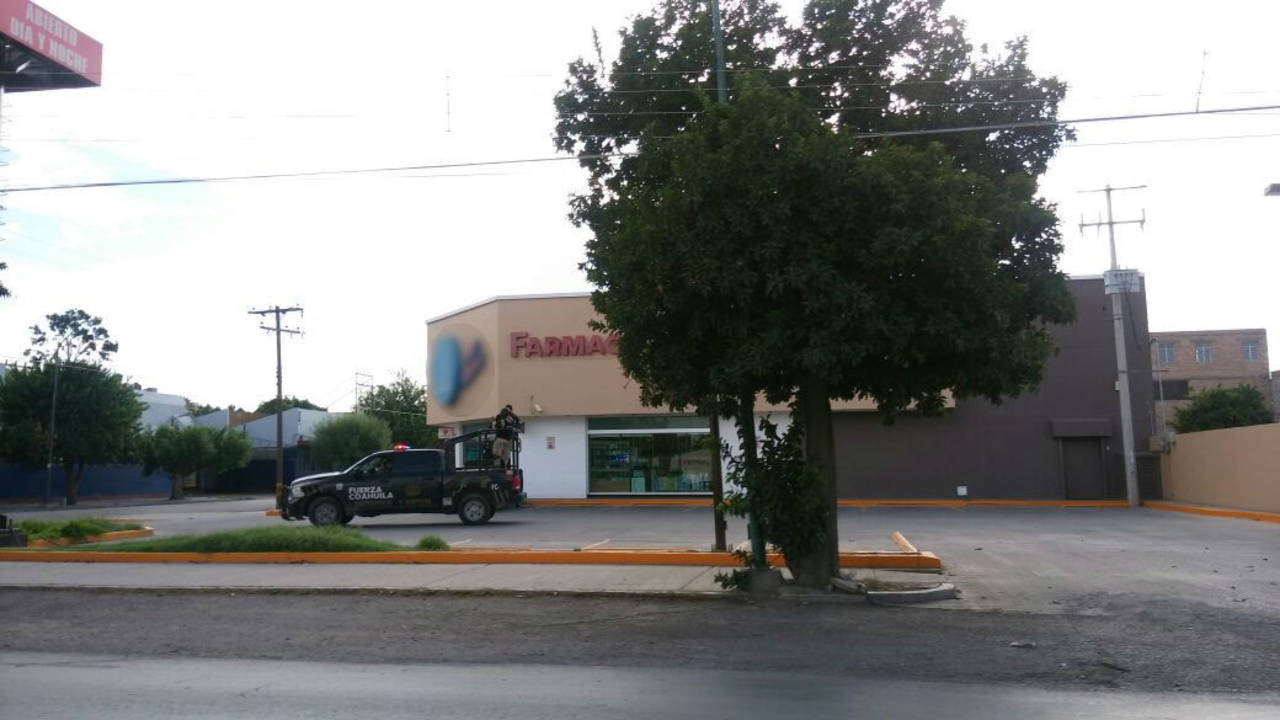 Asalto. Fueron dos los sujetos que asaltaron a mano armada la sucursal de una farmacia en avenida Morelos y calle 12..