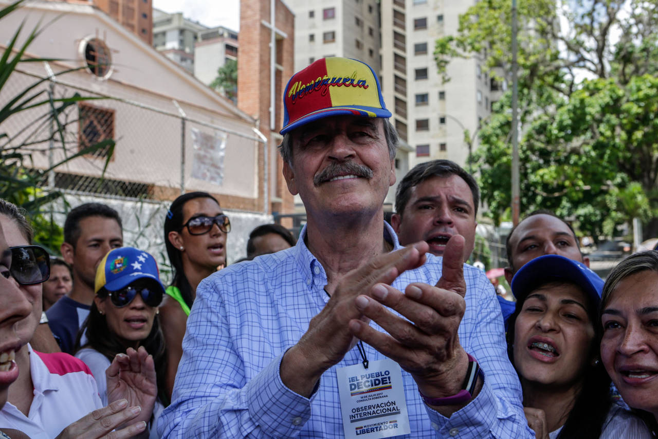 Vigila. Vicente Fox estuvo en la consulta de la oposición.