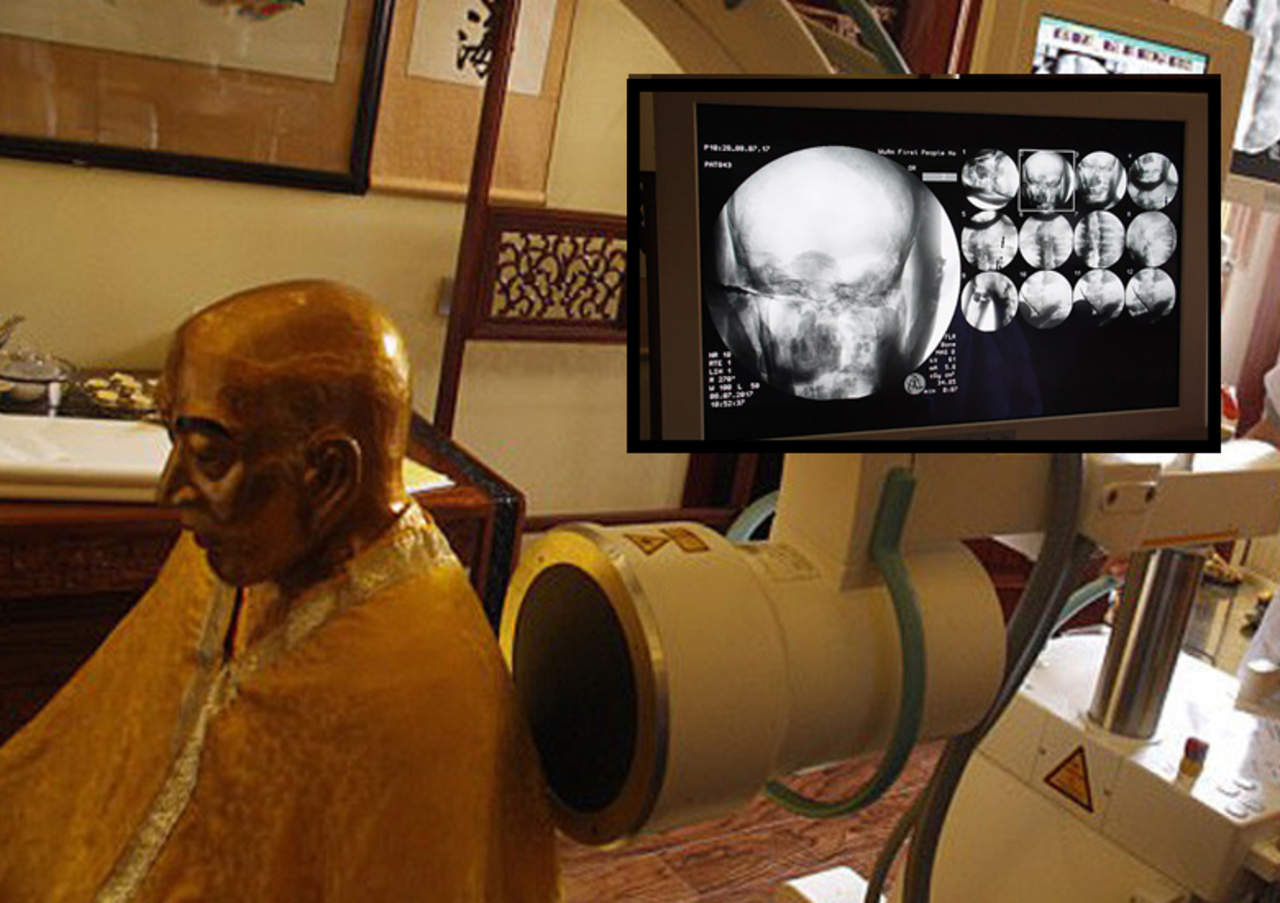 El cuerpo del budista fue cubierto en oro durante el 2016 en el templo Dinghui, Hebei.