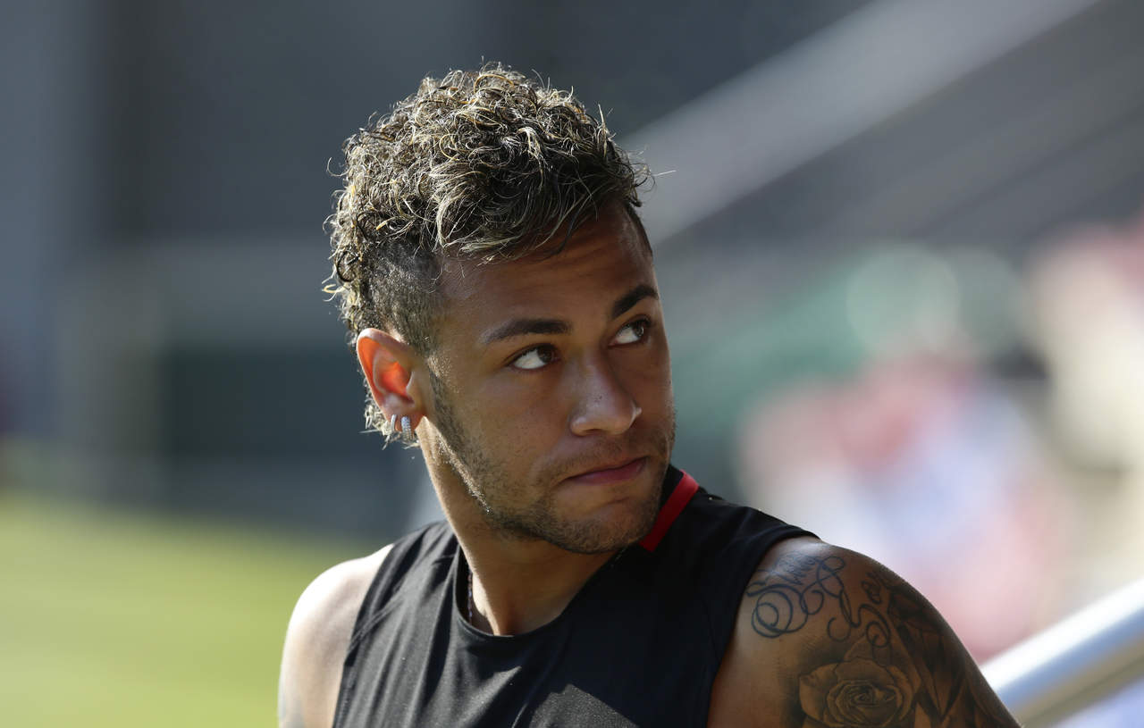 Hace un año el padre del futbolista hizo algunas negociaciones con el PSG, pero en ese entonces Neymar Jr. firmó la renovación con el conjunto blaugrana.