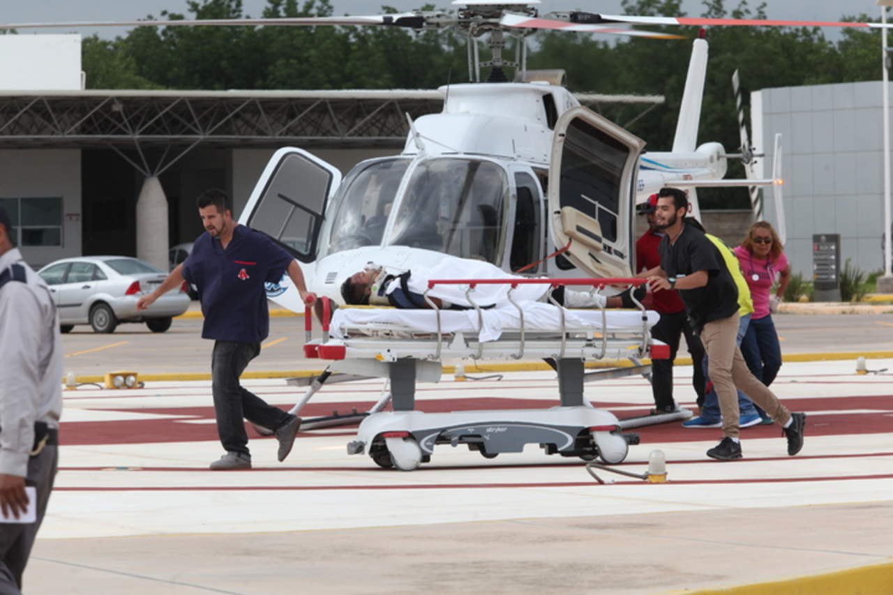 Accidente. Los lesionados fueron trasladados por helicóptero a la clínica 450 en Durango.