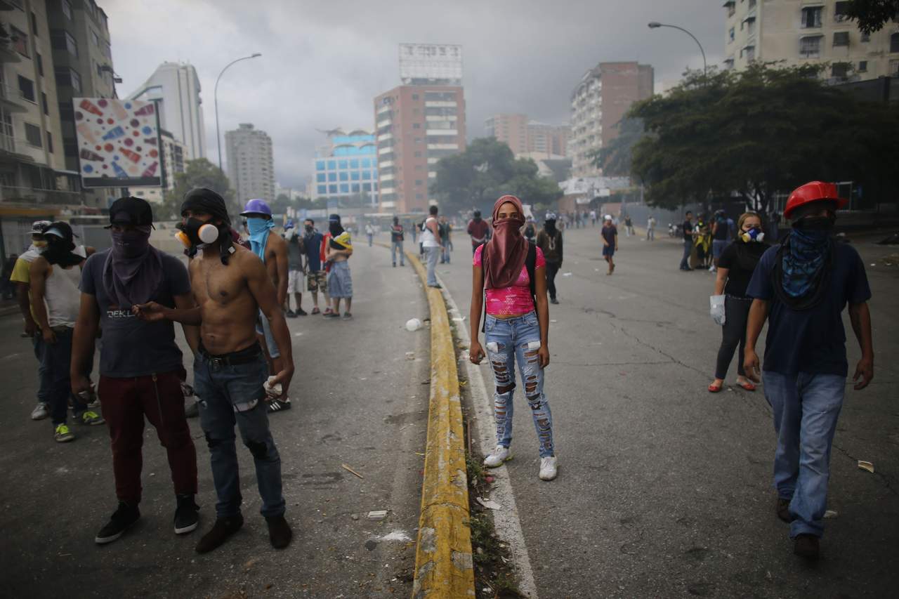 En Caracas pudieron constatarse enfrentamientos entre manifestantes y elementos de la Policía y la Guardia Nacional. (ARCHIVO)
