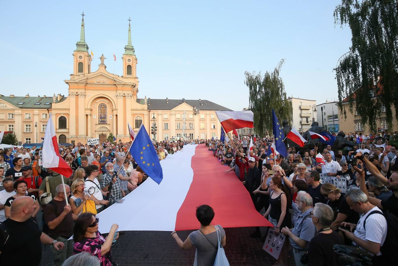 En contra. El Senado polaco aprobó la polémica reforma del Tribunal Supremo, en medio de grandes protestas en todo el país.