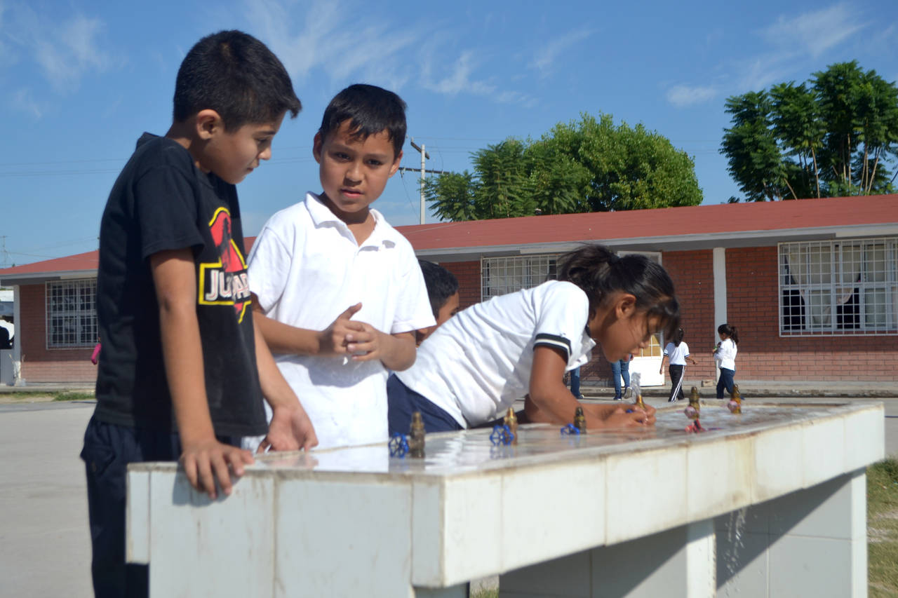 Cumplimiento. El departamento de Regulación y Fomento Sanitario busca evitar riesgos a la salud de los estudiantes que pertenecen a escuelas públicas y privadas de La Laguna de Coahuila. 