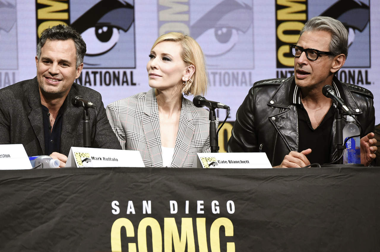 Panel. Los actores Mark Ruffalo, Cate Blanchett y Jeff Goldblum presentaron el nuevo tráiler de Thor: Ragnarok. (AP)