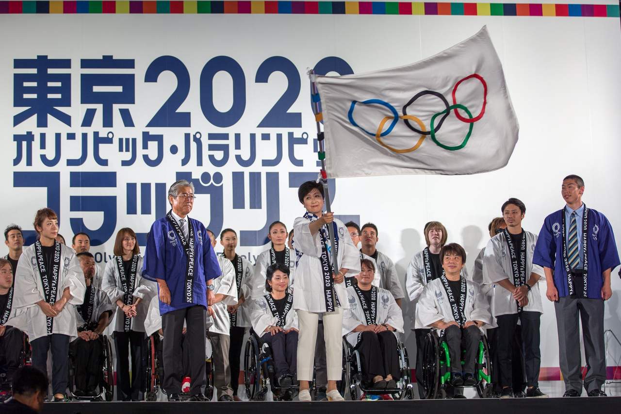 El acto también marcó el inicio de la gira de la bandera olímpica por el archipiélago nipón, que contará con 27 atletas japoneses olímpicos y paralímpicos elegidos como 'embajadores' para esta causa.
